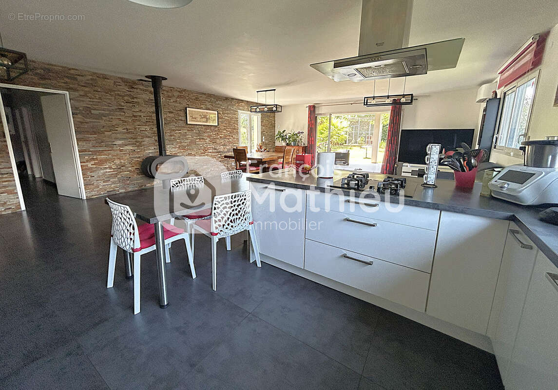 Relevant - Maison T5 avec piscine, garage, dépendance et terrain d'environ 1031m2. - photo 10