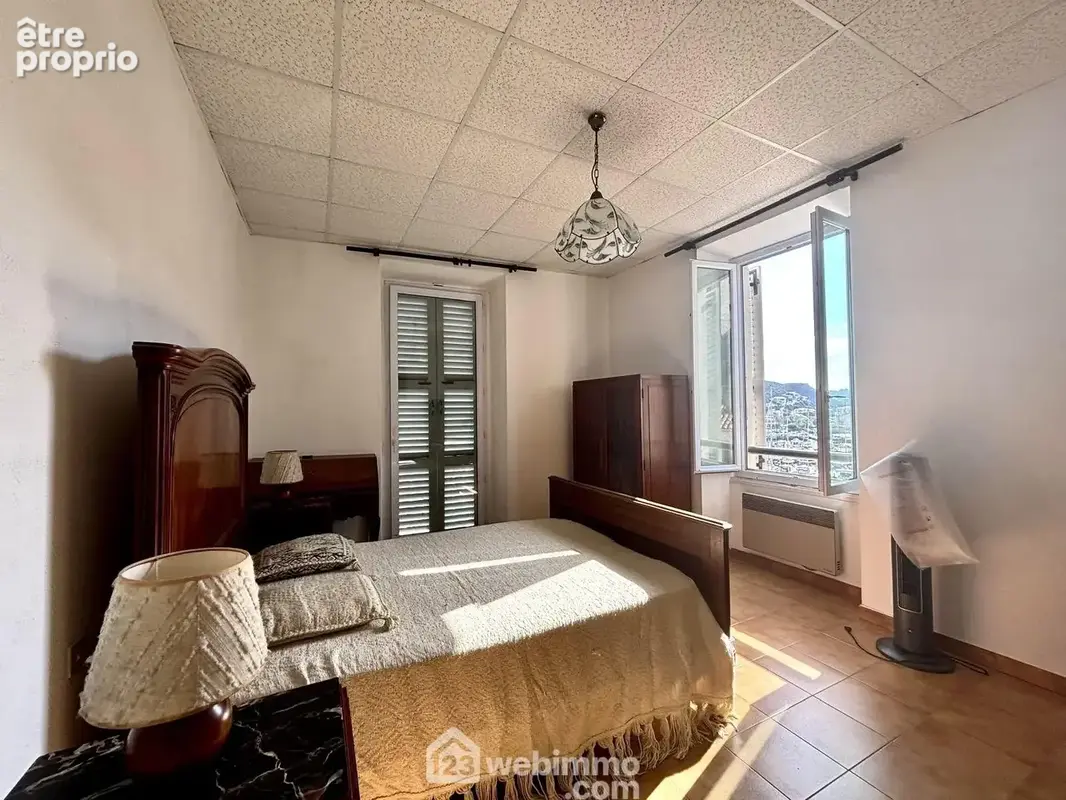 Chambre n°1 avec 2 ouvertures