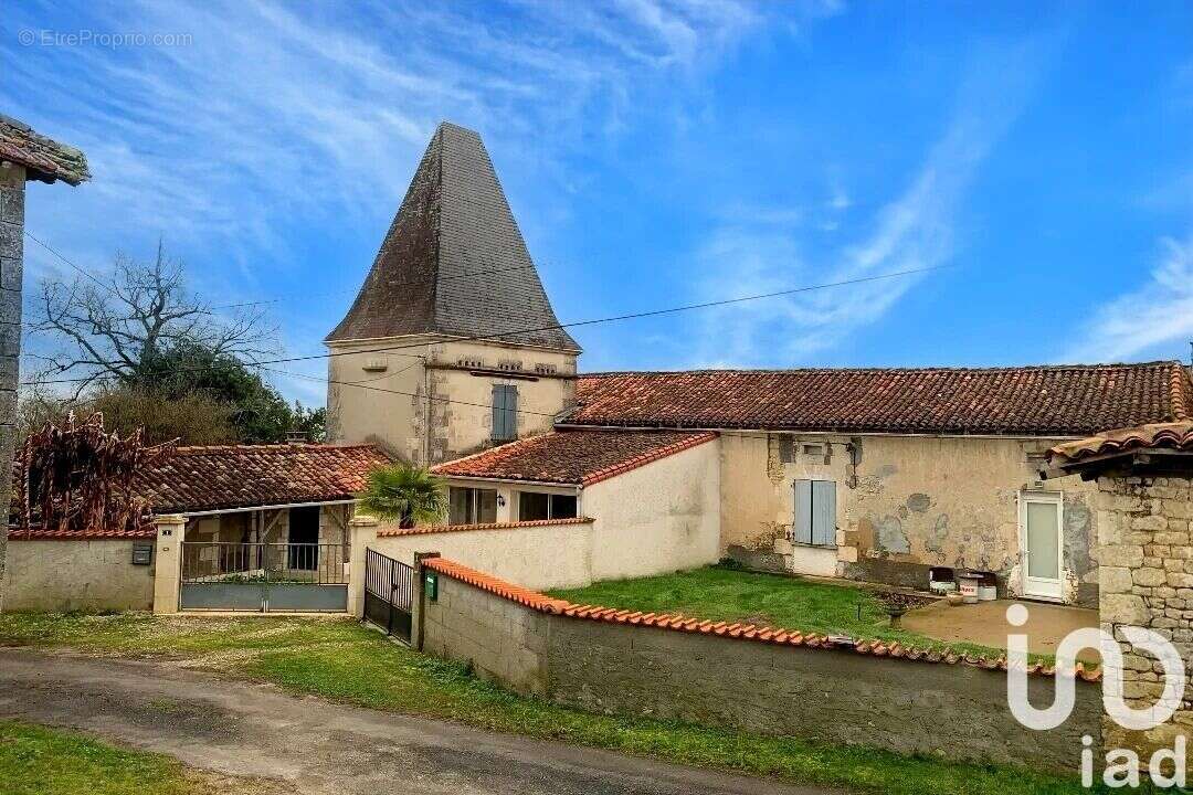 Maison 414 m² à Saint-Martial  - photo 8