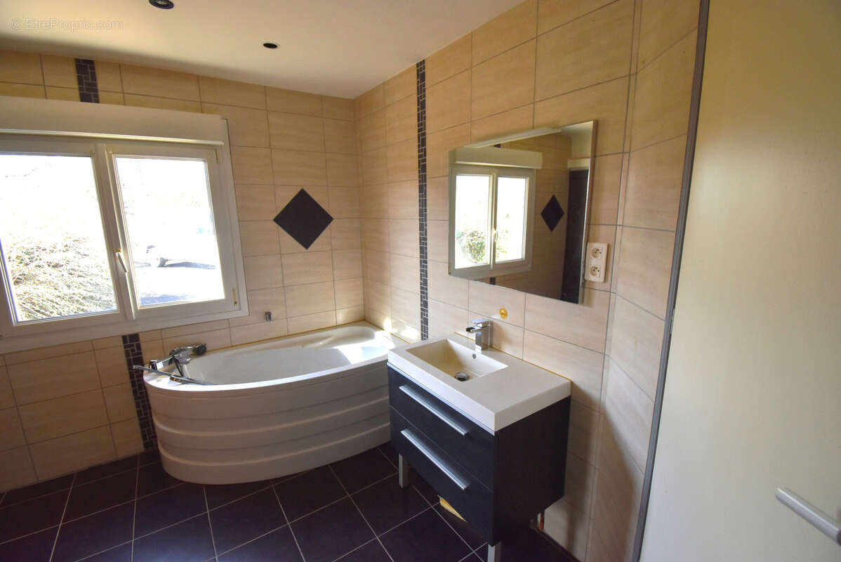 Maison à SAINT-SAUVEUR