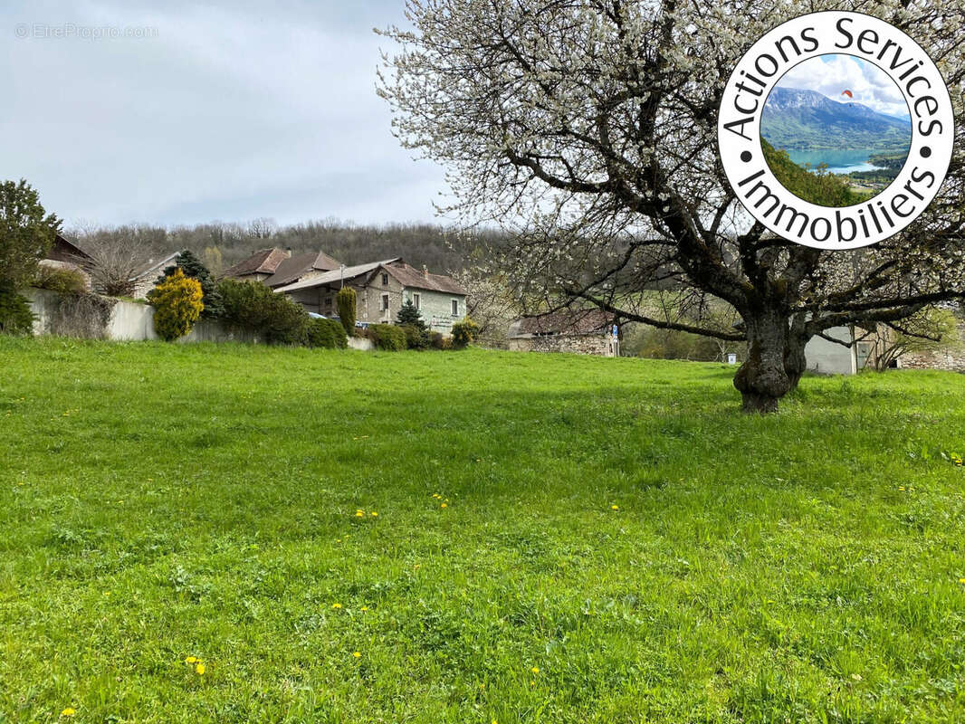 Terrain à SAINT-GENIX-SUR-GUIERS
