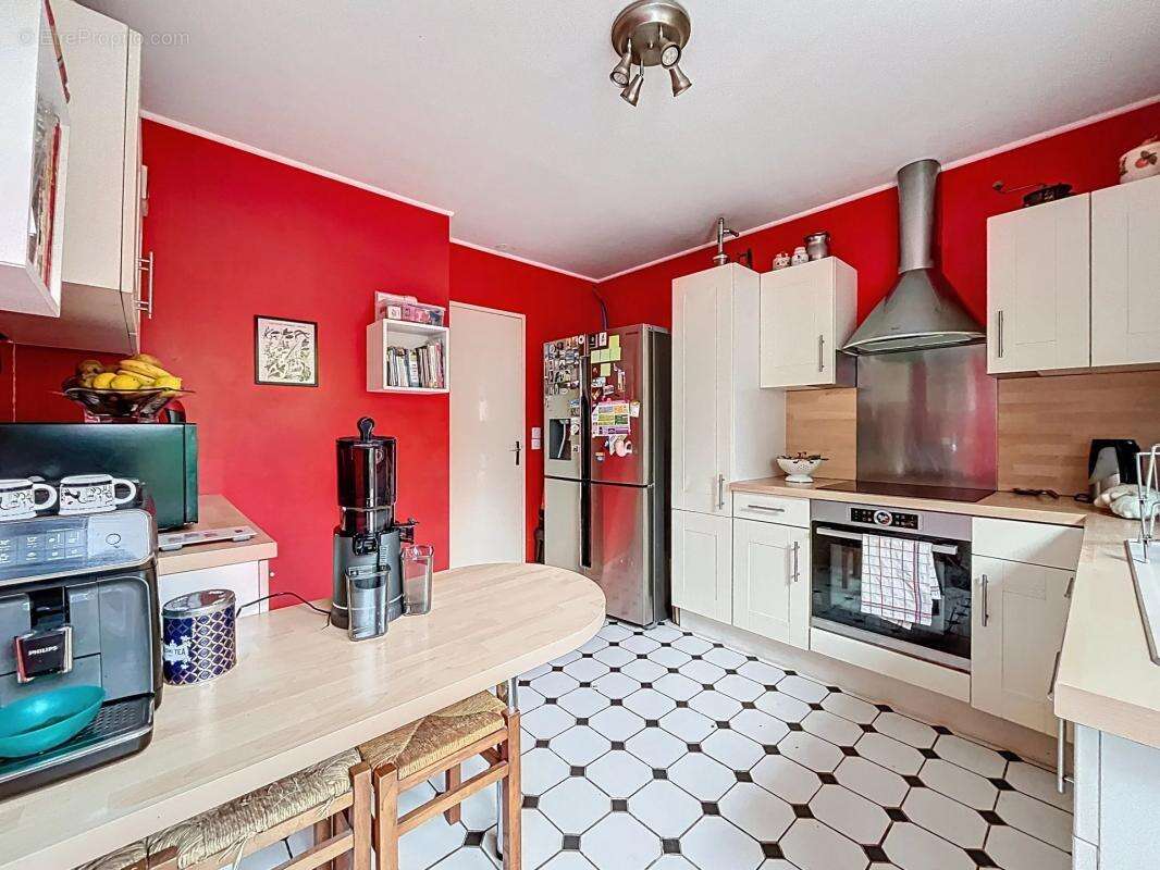 Maison à VOISINS-LE-BRETONNEUX