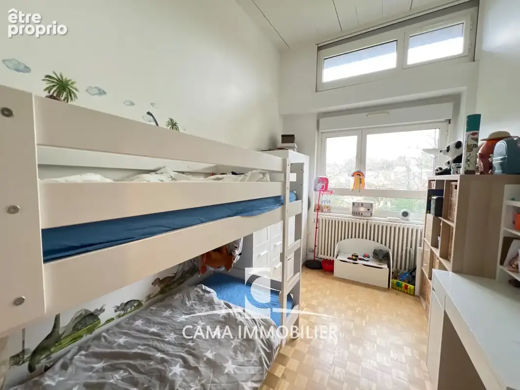 Bel appartement de 69m2, deux chambres, au dernier étage, à deux pas des écoles et 10mn à pied de la gare. - photo 6