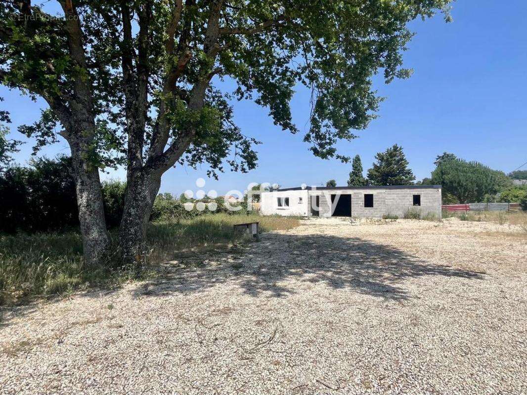 Maison à VENDEUVRE-DU-POITOU
