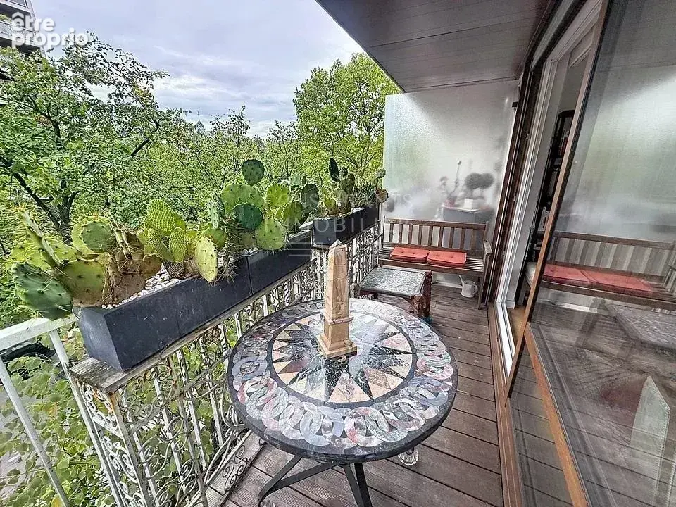 Appartement à NEUILLY-SUR-SEINE