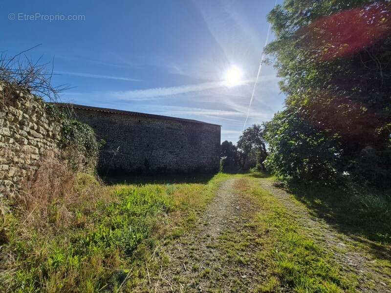 Grange agricole 170 m² avec terrain – Saint-Coutant-le-Grand 17430 - photo 4