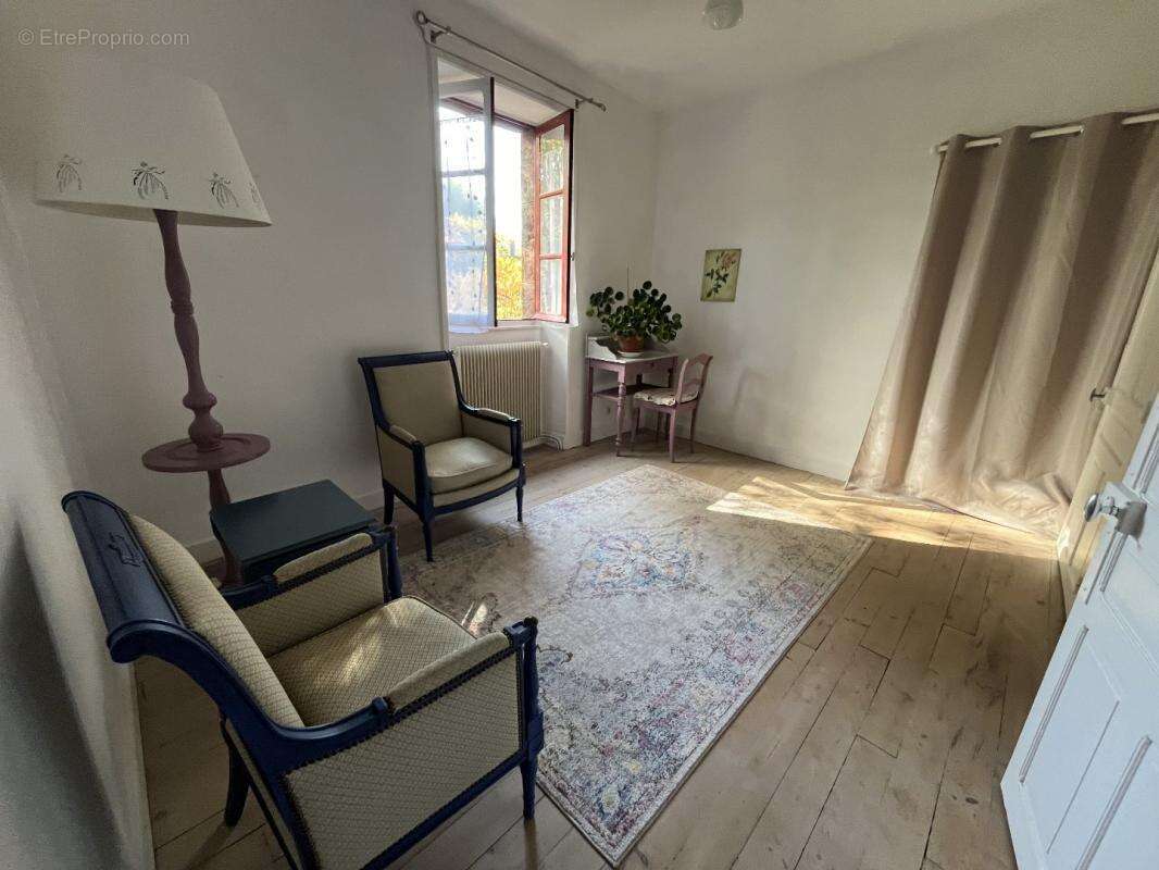 Maison à SAINT-BONNET-LA-RIVIERE