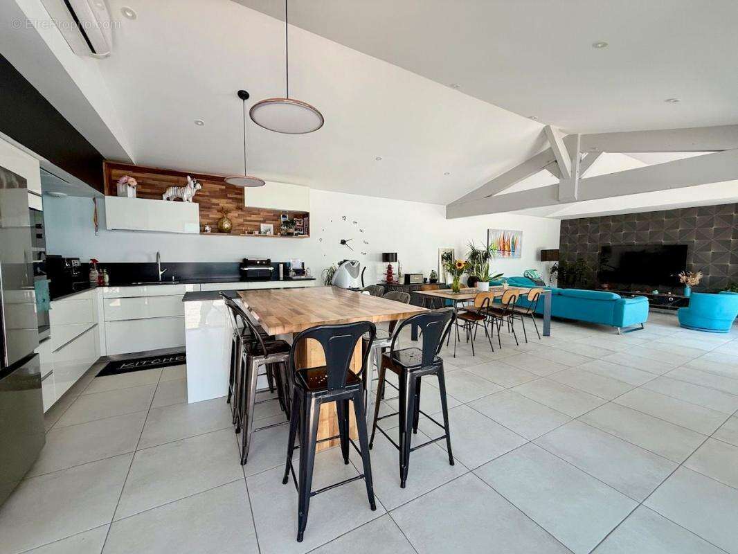 Maison À Vendre / Villa T5 / piscine - photo 2