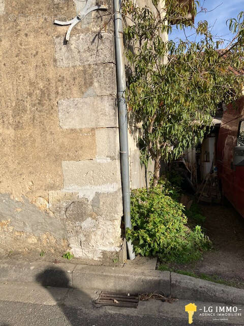 Maison à MONTLIEU-LA-GARDE