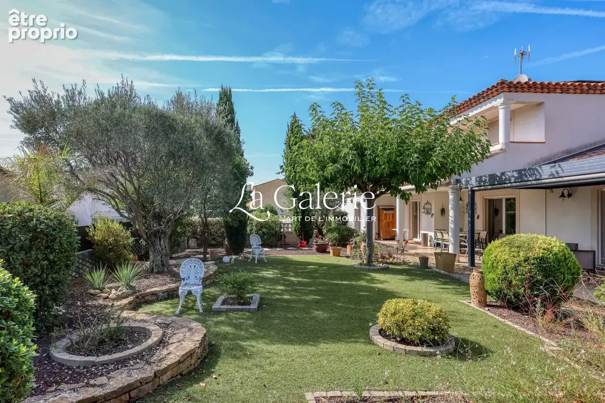 Maison 6 pièces 165 m² à vendre à Carqueiranne (83320) - photo 2