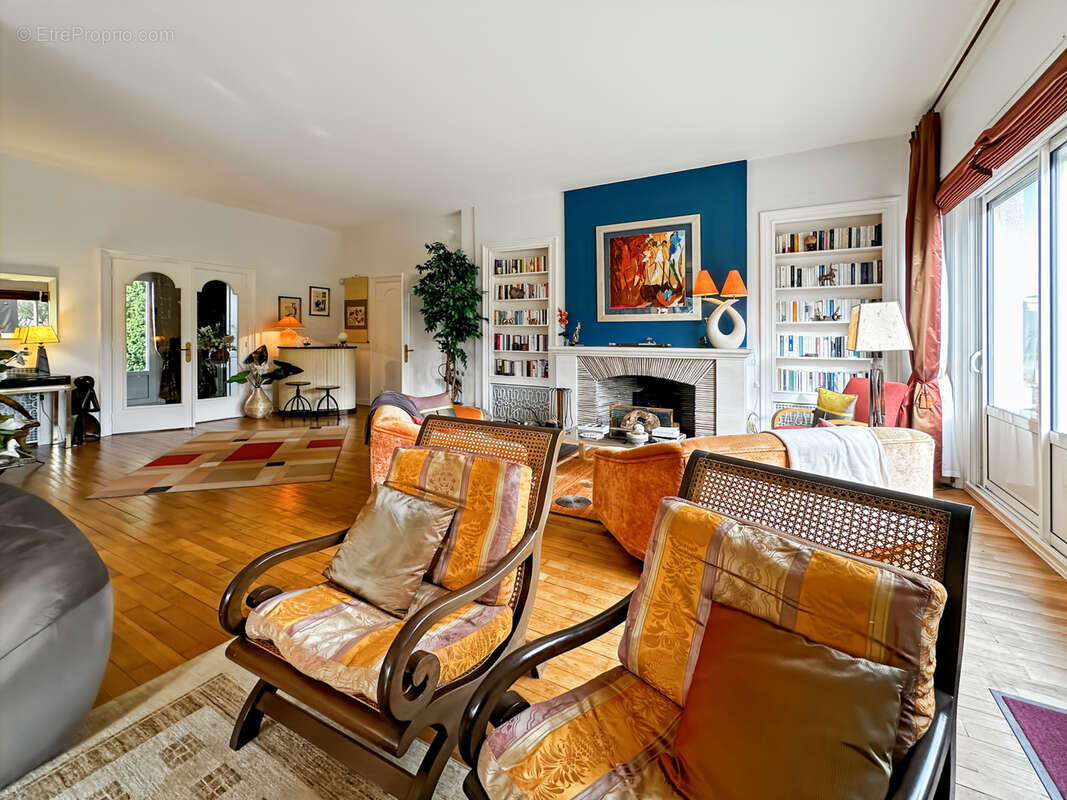 Maison à ROULLET-SAINT-ESTEPHE