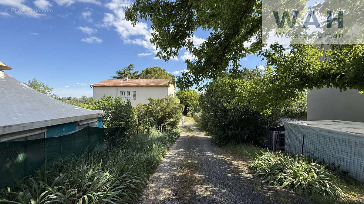 Maison à LAUDUN-L'ARDOISE