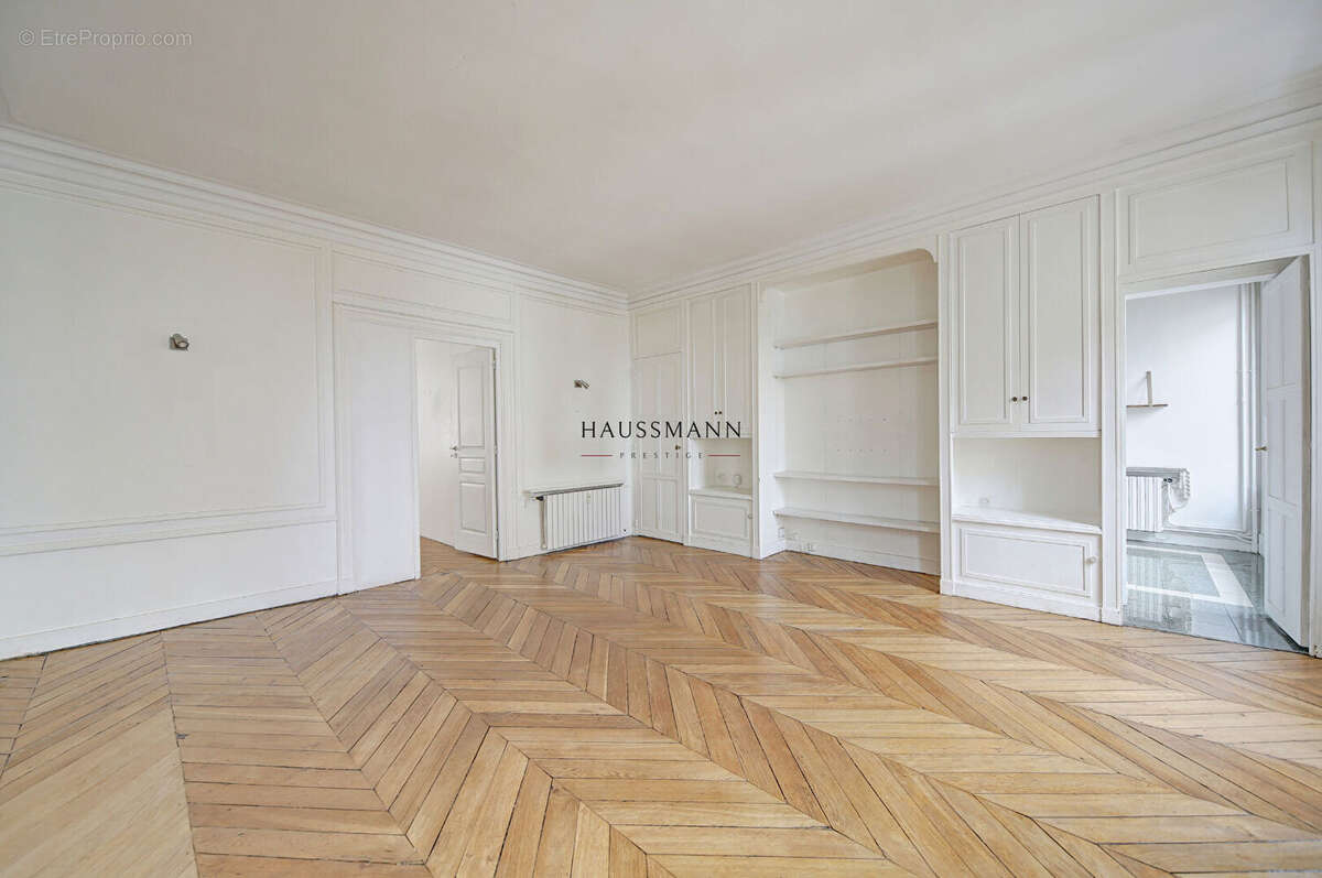 Appartement à PARIS-8E