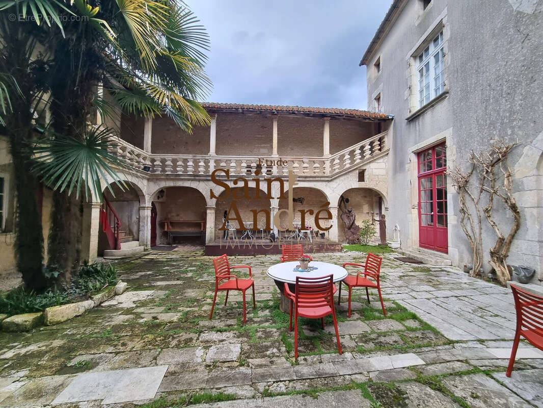 Maison à LA ROCHEFOUCAULD