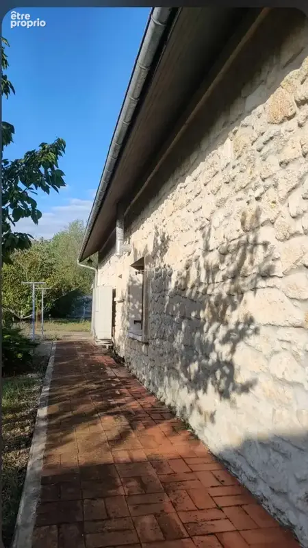 Grande maison en pierre de 208 m2 à Saint-Yzan-de-Soudiac   idéal famille ! - photo 4