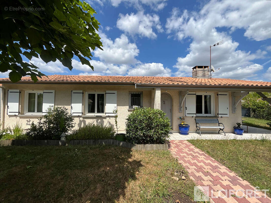 Maison à AMBARES-ET-LAGRAVE