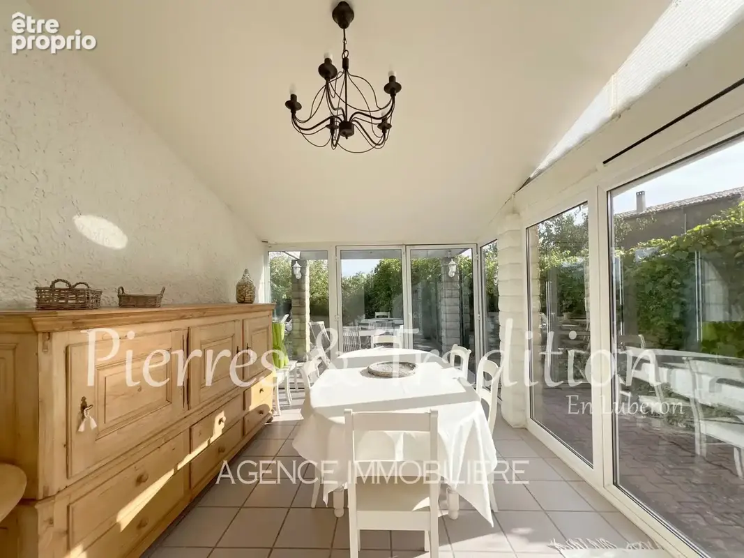 St Saturnin les Apt, maison de 120m2 avec jardin et piscine - photo 3