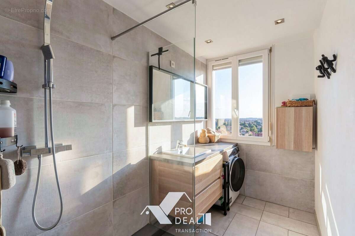 Appartement à BRON