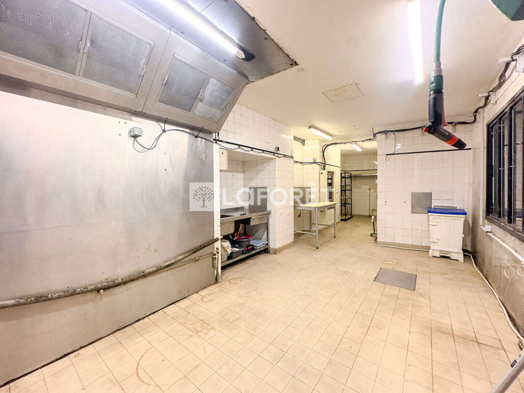 Local commercial Grenoble 2 pièce(s) 133.91 m2 - photo 8