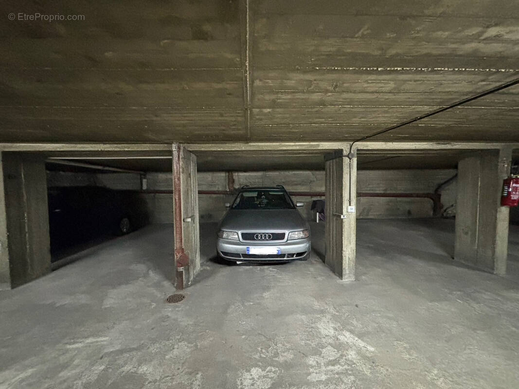 Parking à PARIS-20E