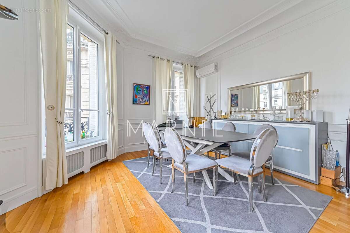 Appartement à PARIS-17E