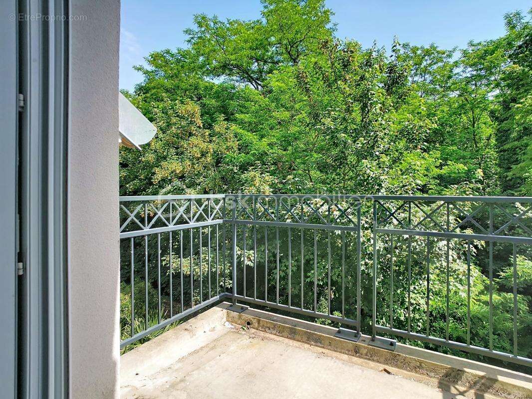 Appartement à QUINCY-VOISINS