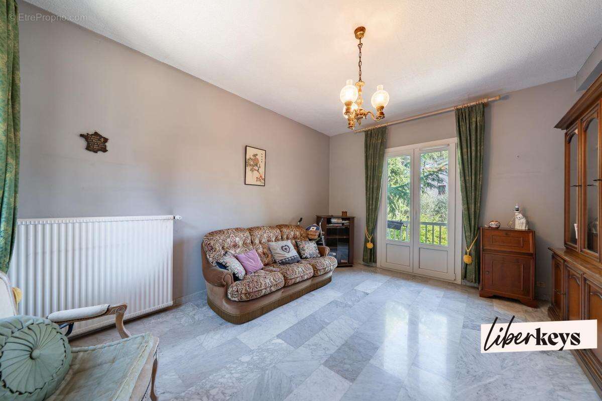 Appartement à MOUGINS