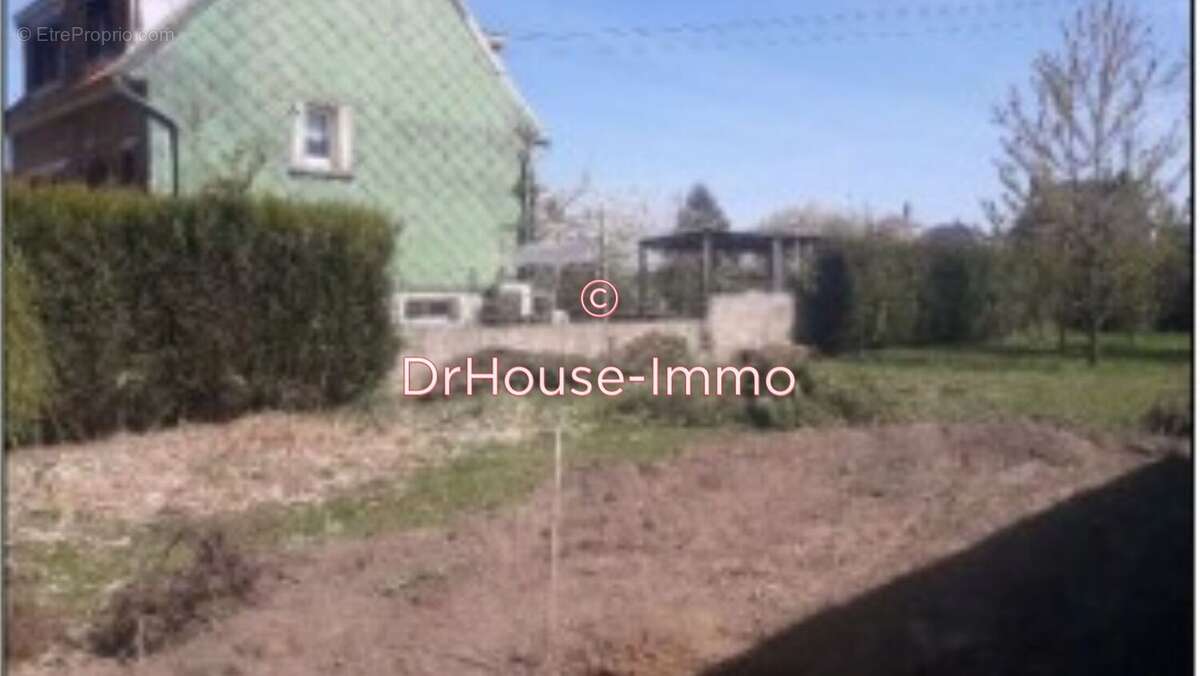 Terrain à AVESNES-LE-SEC