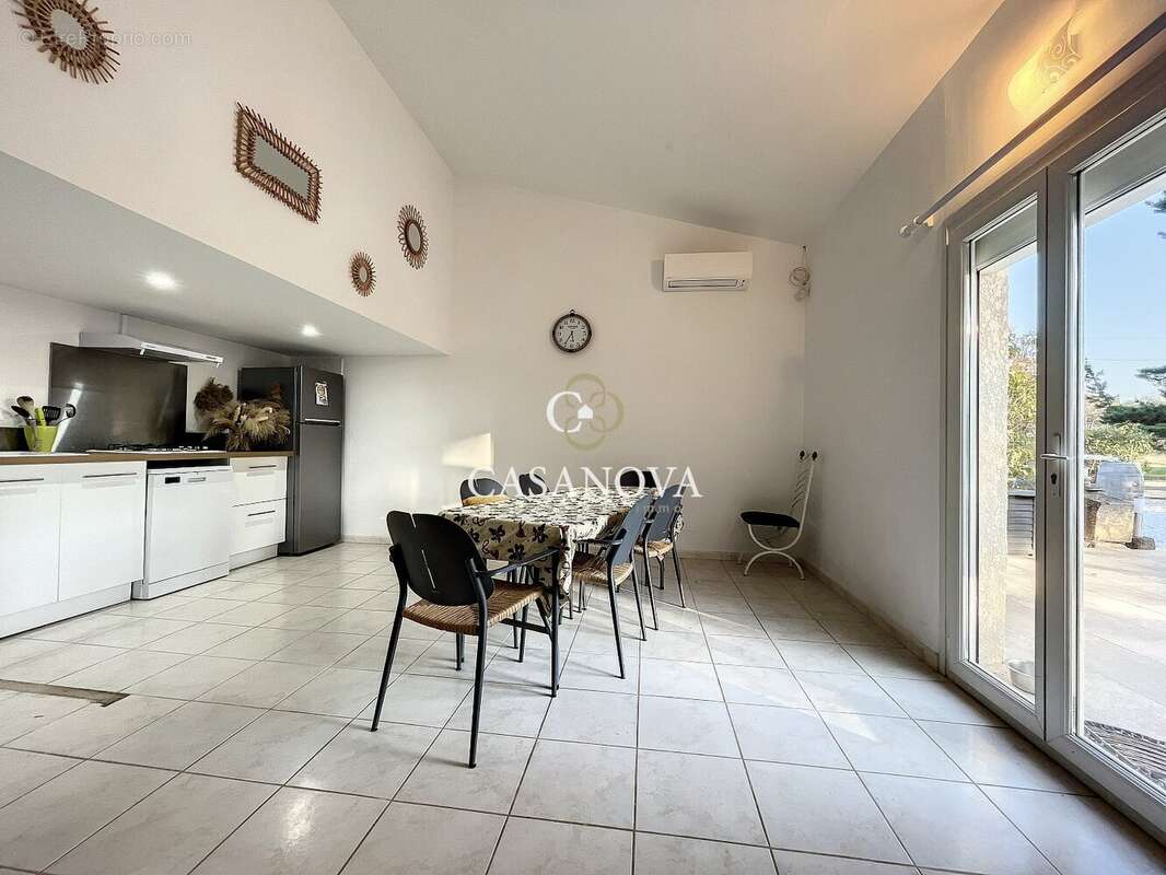 Propriété 5 hectares - Villa et dépendances :  331 m2 habitables - piscine - oliveraie - enclos chevaux - photo 17