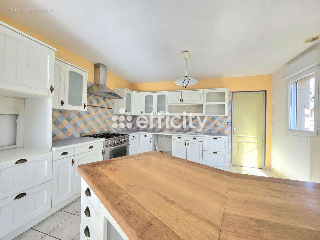 Maison 143 m² à Courtillers  - photo 5