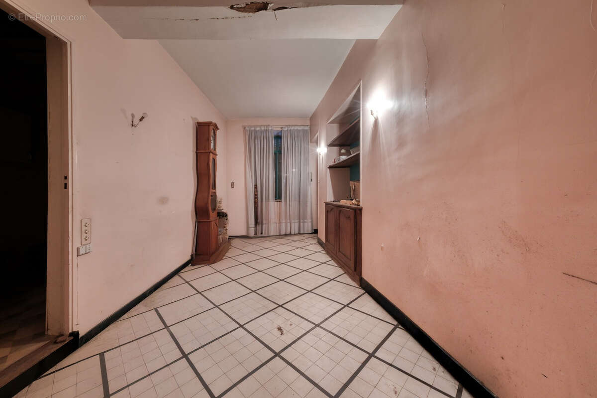 Immeubles en hyper centre - photo 2