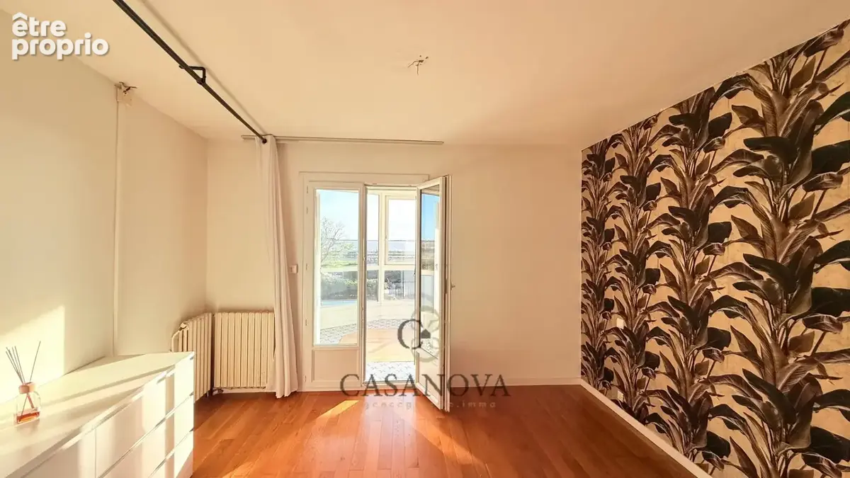 Villa rénovée avec ponton privatif et vue étangs  proche Montpellier  piscine chauffée - photo 10