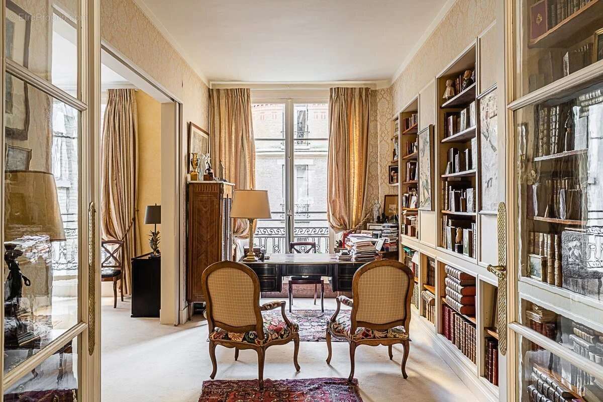 Appartement à PARIS-16E