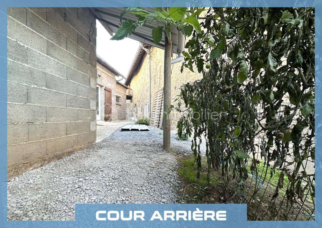 Maison à LE CHATENET-EN-DOGNON