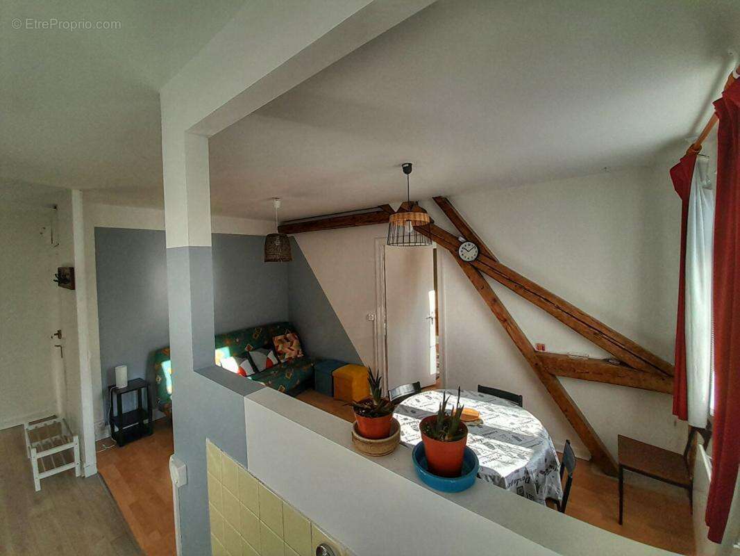 Appartement à EAUX-BONNES