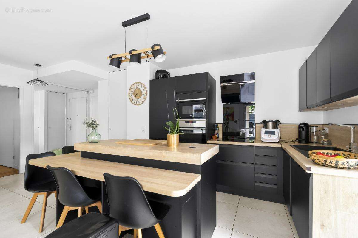 Appartement à LA GARENNE-COLOMBES