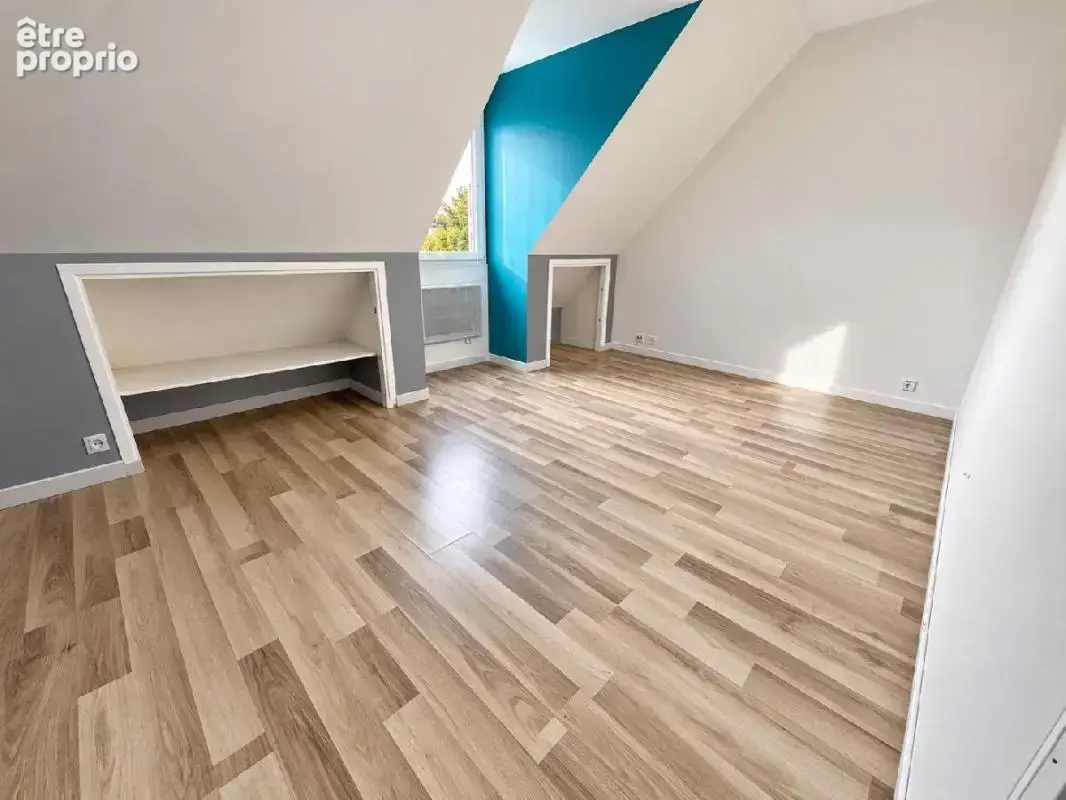 Maison familiale de 140 m² - 5 chambres ou 4 chambres + 1 bureau - Superbe terrain de 1 550 m² - Fort potentiel - photo 8