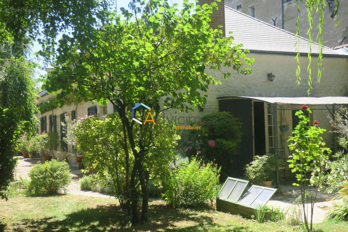 Maison 240 m² à Meung-Sur-Loire  - photo 2