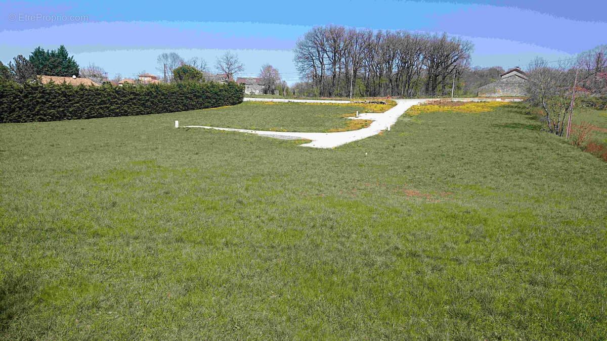 Terrain à SAINTE-CROIX