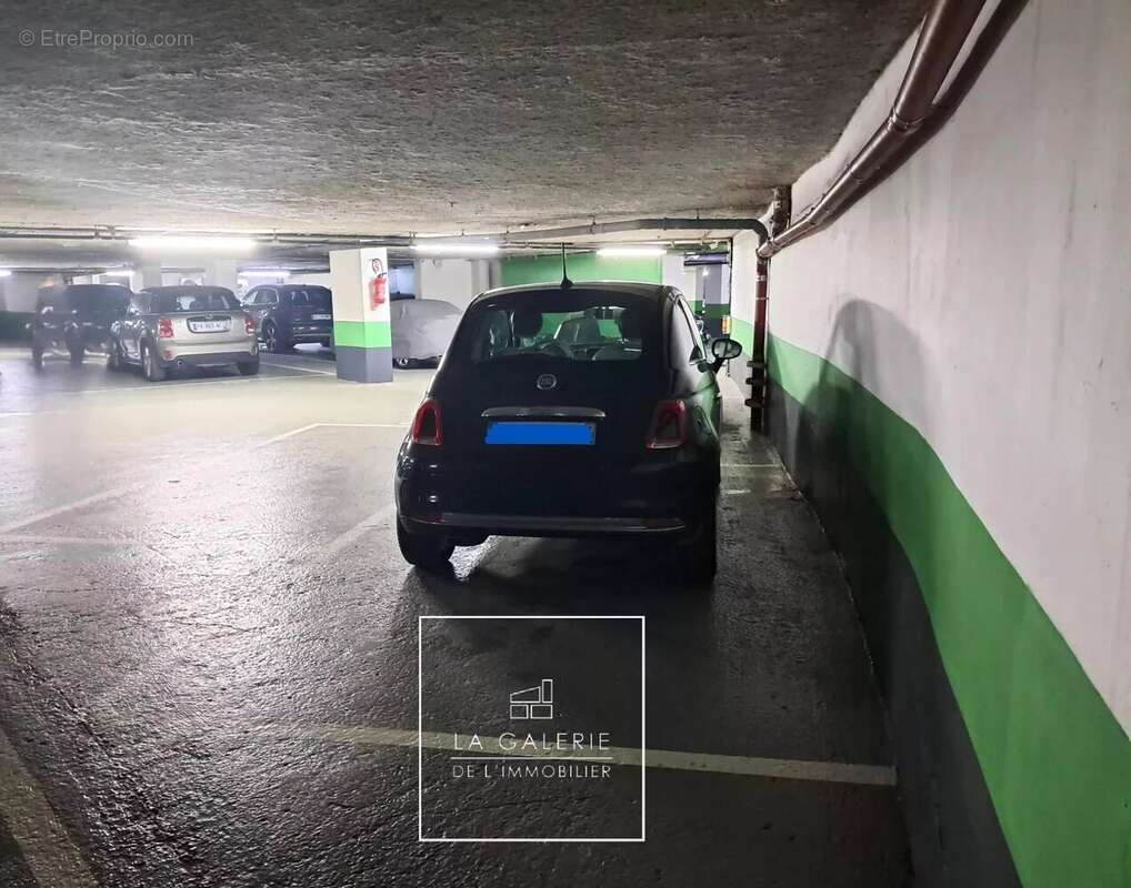 Parking à PARIS-16E