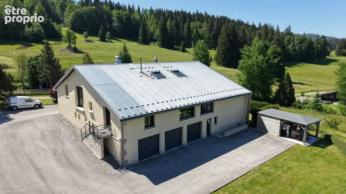 Frontière SUISSE Les Rousses Propriété d’exception rare sur le marché : Splendide ferme rénovée. - photo 3