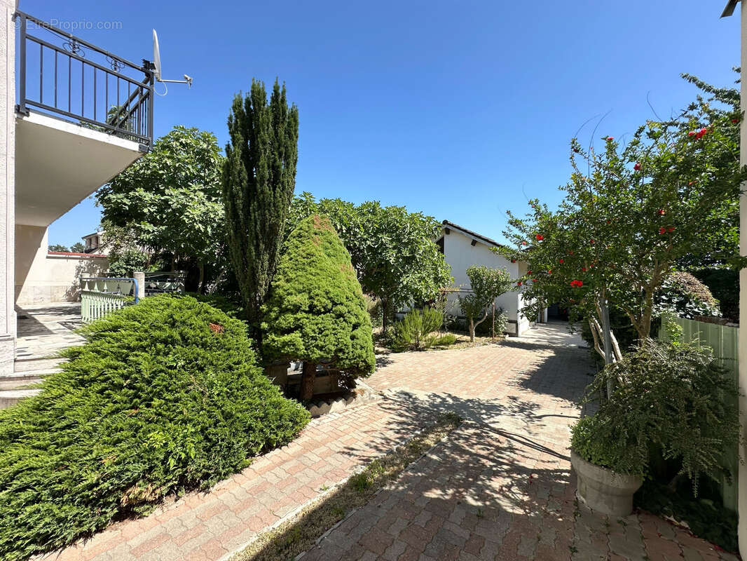 REIMS - Ensemble immobilier secteur AV. DE LAON / BLVD DES BELGES - photo 2
