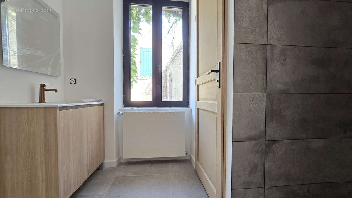3 pieces  de plain-pied - 70m2 avec jardin privatif avec terrasse bois - 2 stationnements - photo 9
