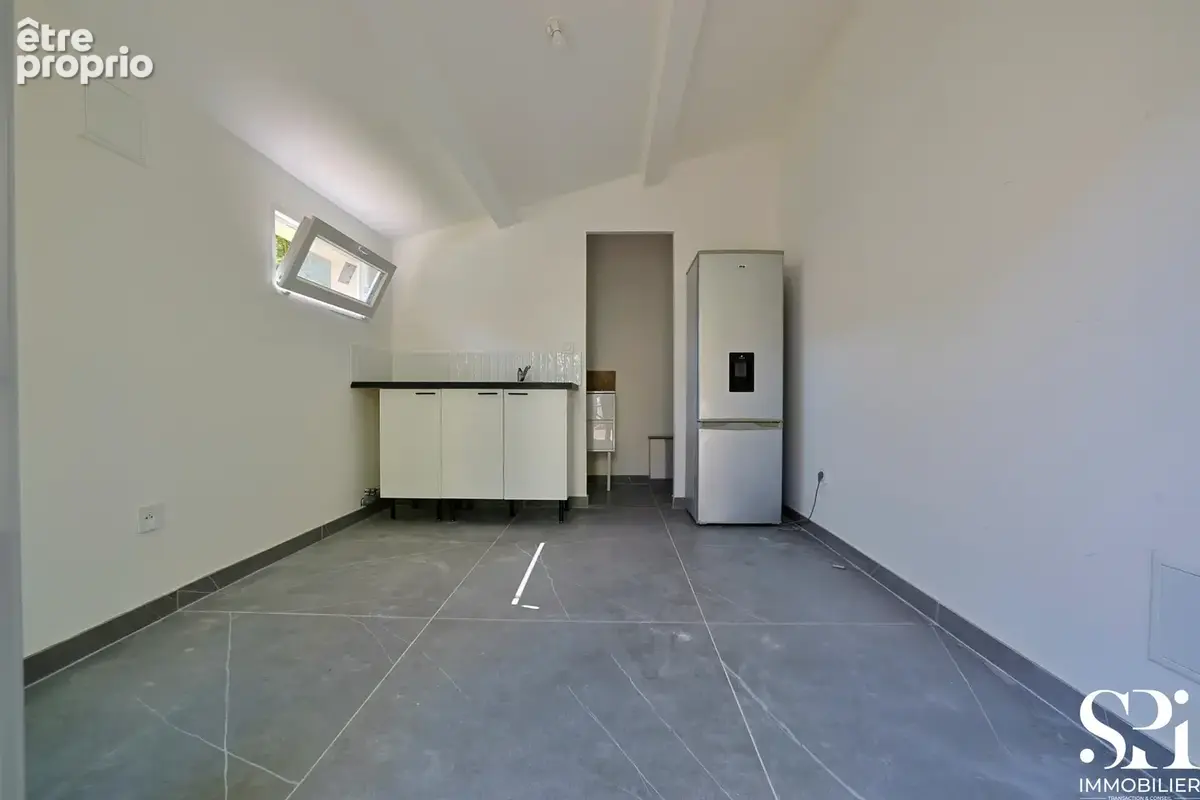 Maison de plain-pied avec piscine, jardin et garage — Toulon, quartier Sainte-Anne / Siblas - photo 23