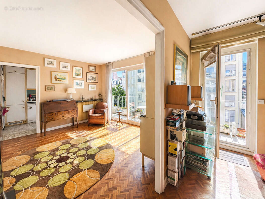 Appartement à PARIS-15E