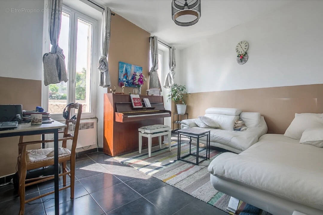 Appartement à MARSEILLE-3E