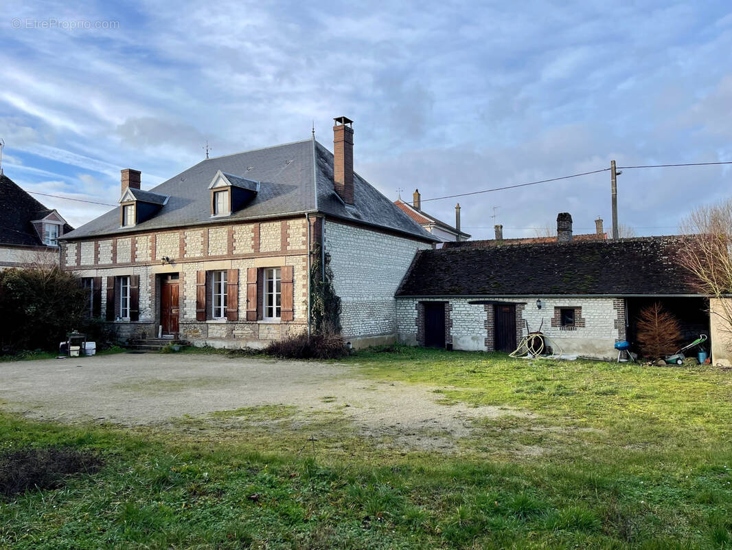 Maison à MONTIGNY-LES-MONTS