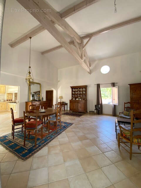 ROULLET SAINT ESTEPHE Maison de plain pied 169 m2  3 chambres secteur calme - photo 8