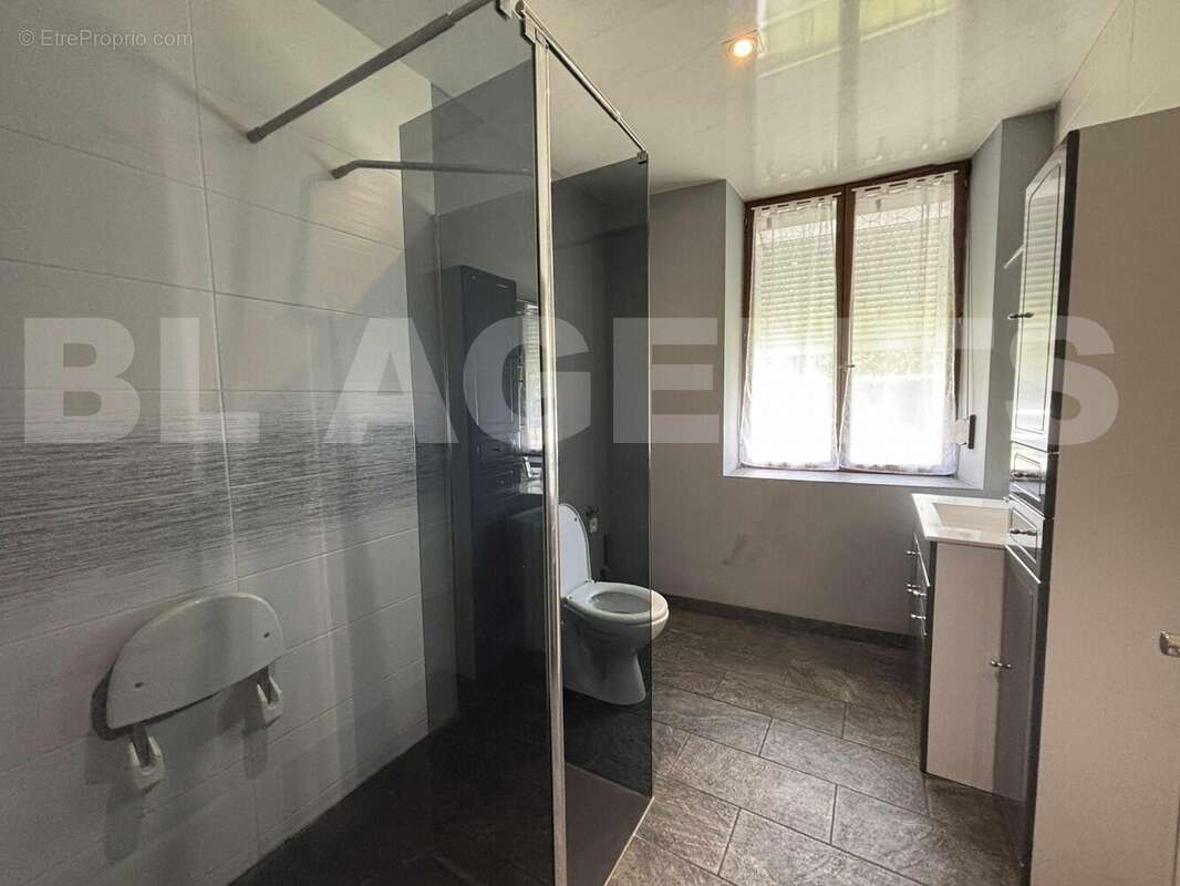 sdb givonne - Maison à GIVONNE