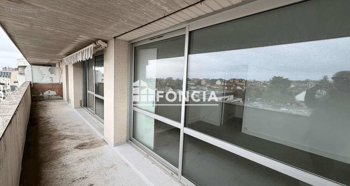2 pièces au dernier étage - photo 3